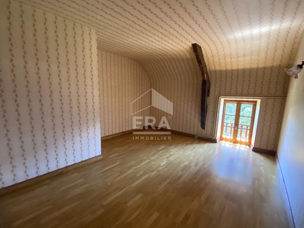 Maison coeur de village avec superbes dépendances