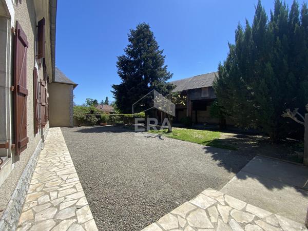 Maison coeur de village avec superbes dépendances