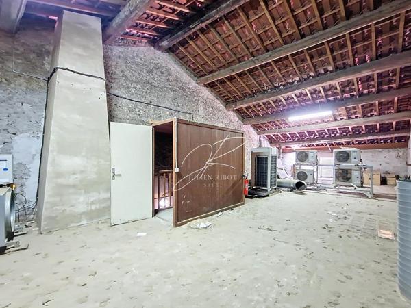 Immeuble 200 m² + 100 m² de combles