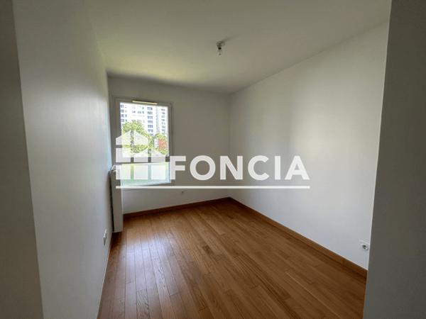 Location Appartement 3 pièces 78.36 m² - 12-14-16 RUE LOUIS ARAGON Grenoble 38100