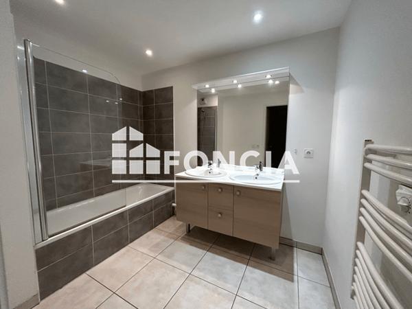 Location Appartement 3 pièces 78.36 m² - 12-14-16 RUE LOUIS ARAGON Grenoble 38100