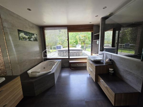 Maison de 367 m²