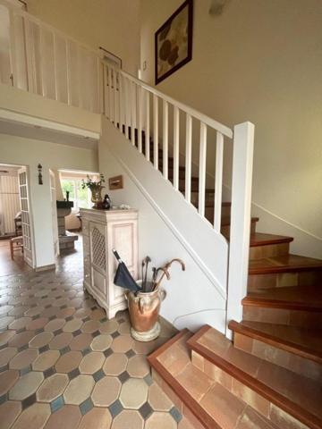 En plein coeur de St Lyphard: grands volumes et joli jardin!