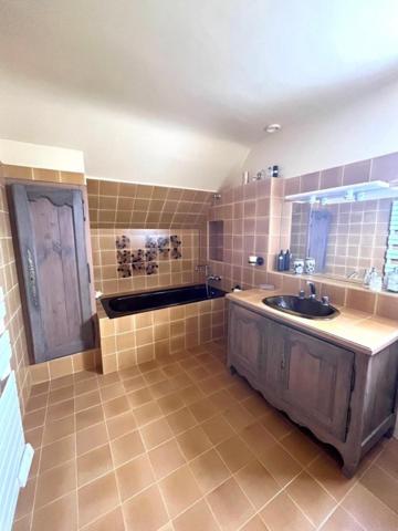 En plein coeur de St Lyphard: grands volumes et joli jardin!