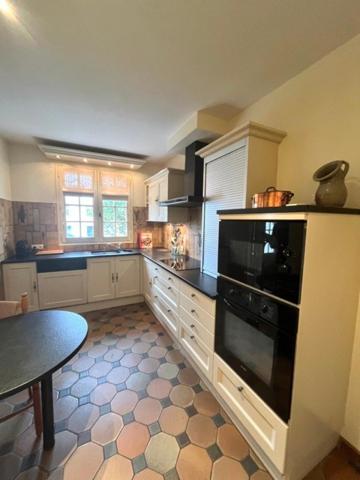 En plein coeur de St Lyphard: grands volumes et joli jardin!