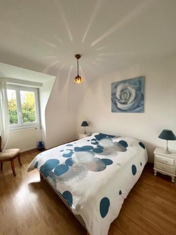 En plein coeur de St Lyphard: grands volumes et joli jardin!