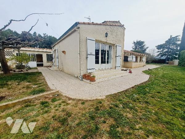 SAUZET, maison de 150m² habitable avec piscine et vaste jardin arboré.