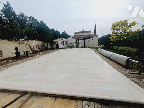 SAUZET, maison de 150m² habitable avec piscine et vaste jardin arboré.