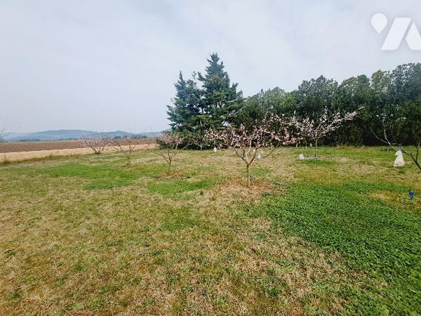SAUZET, maison de 150m² habitable avec piscine et vaste jardin arboré.