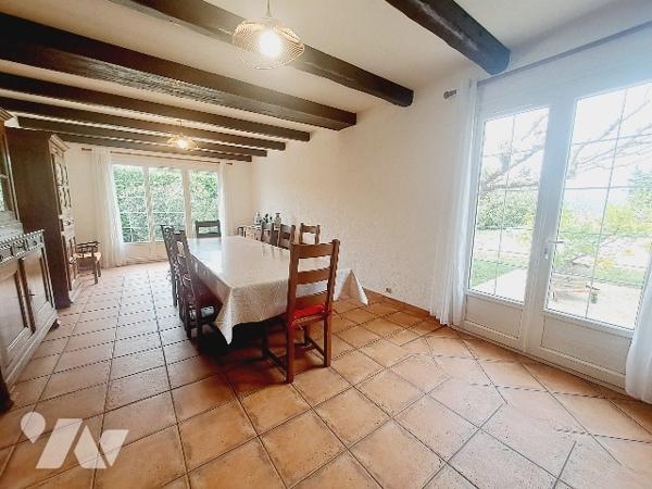 SAUZET, maison de 150m² habitable avec piscine et vaste jardin arboré.