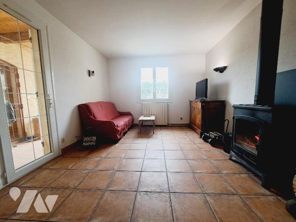 SAUZET, maison de 150m² habitable avec piscine et vaste jardin arboré.