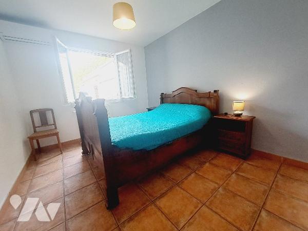 SAUZET, maison de 150m² habitable avec piscine et vaste jardin arboré.