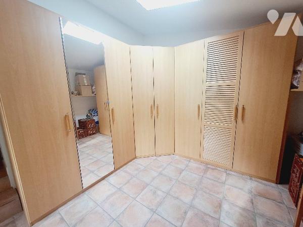 SAUZET, maison de 150m² habitable avec piscine et vaste jardin arboré.