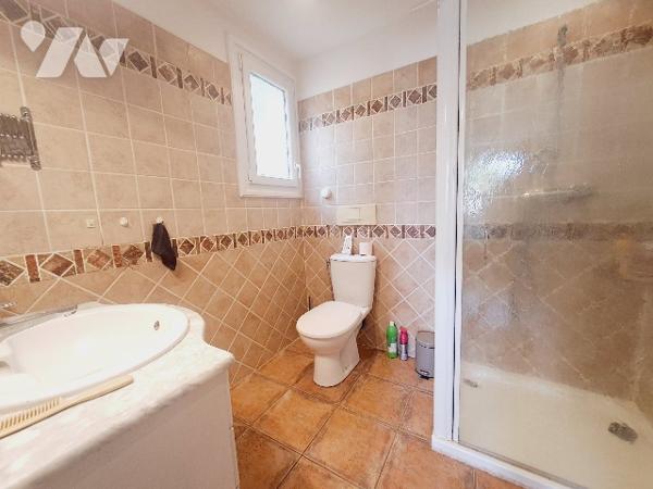 SAUZET, maison de 150m² habitable avec piscine et vaste jardin arboré.