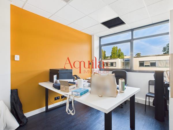 LIMONEST BUREAUX 225m² + PARKING