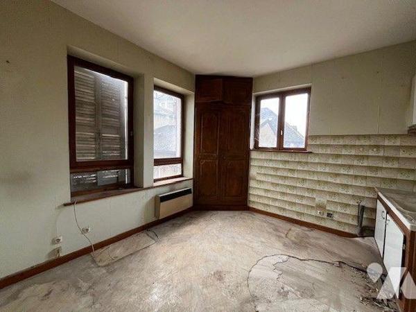 Appartement de type 2 à rénover, Chambéry centre.

Appartement situé en centre-ville de Chamb...