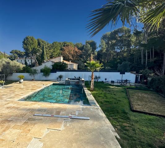 Maison de Grand Standing à Vendre à Allauch - 5 pièces avec Piscine