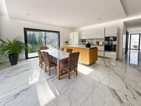 Maison de Grand Standing à Vendre à Allauch - 5 pièces avec Piscine