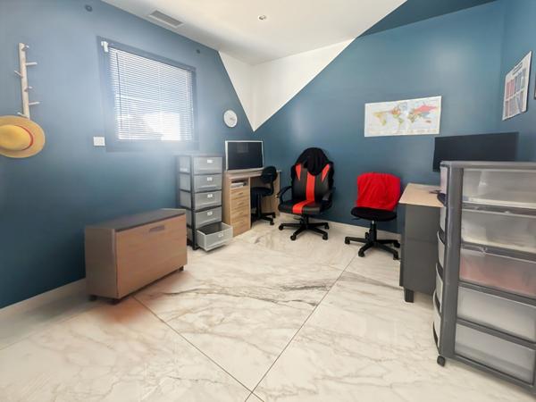 Maison de Grand Standing à Vendre à Allauch - 5 pièces avec Piscine