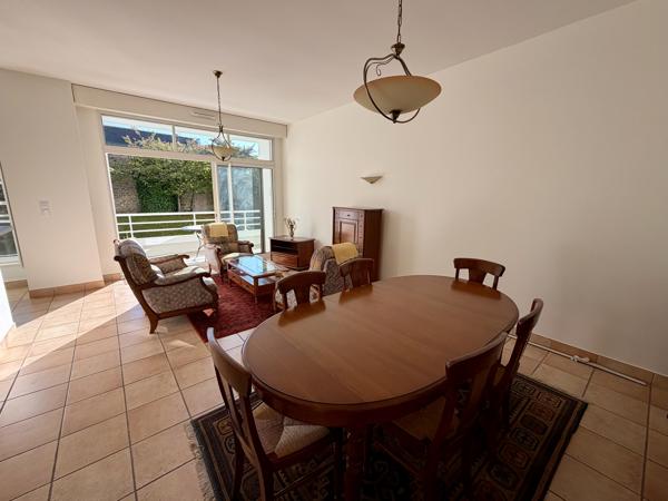 Appartement de standing avec terrasse, garage et cave – Centre-ville de Vannes