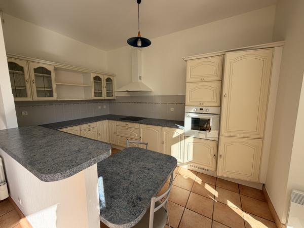 Appartement de standing avec terrasse, garage et cave – Centre-ville de Vannes