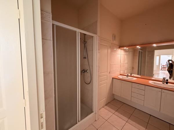 Appartement de standing avec terrasse, garage et cave – Centre-ville de Vannes