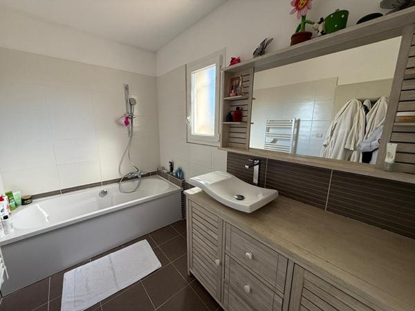 Maison récente 4 pièces à Jonquerettes