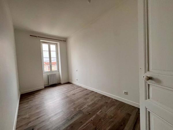 REF A3-40 - SAINTES RIVE DROITE  - TYPE 3