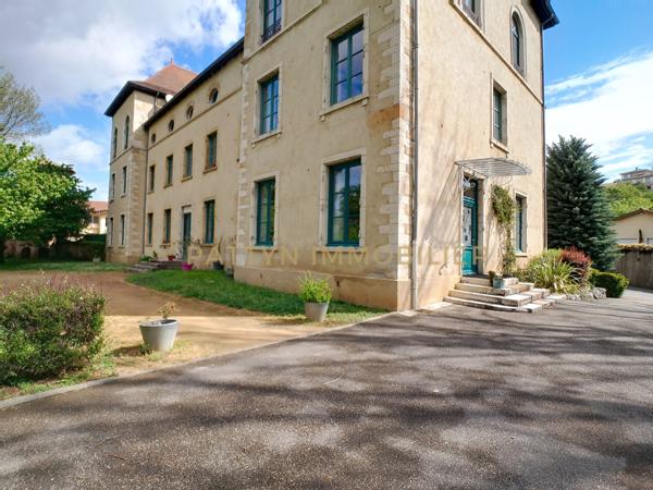 Neuville-sur-Saône (69250) Sublime T4 rénové dans un ancien couvent