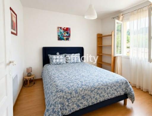 Maison
         6 pièces
        - 127 m² 540 000 € *
