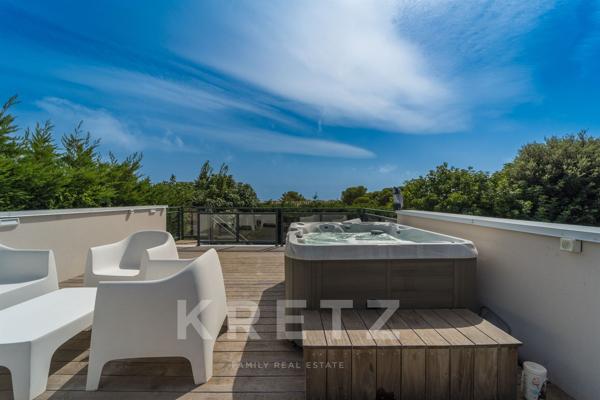 villa confidentielle sur les hauteurs, entre piscine et vue Méditerranée