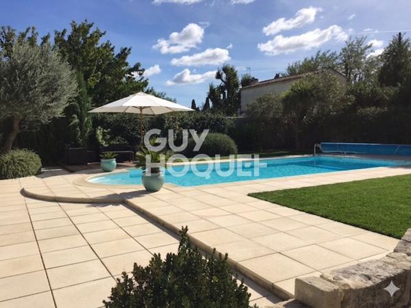 Tarascon  Bastide moderne 149 m² 3 chambres jardin Piscine