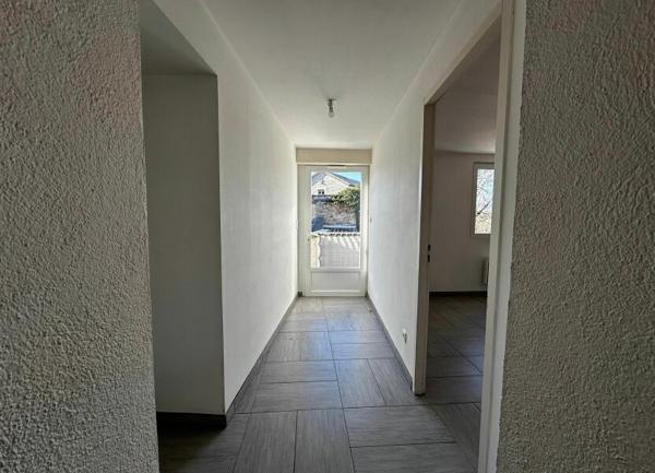 Appartement à louer    4 pièces • 96,90 m2 Lablachère