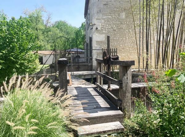 Ancien moulin magnifiquement restauré