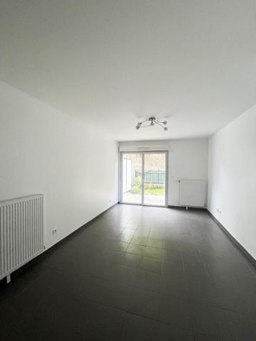 DOURDAN - Proche centre-ville, F2 avec jardin !