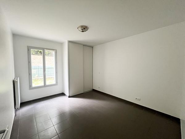 DOURDAN - Proche centre-ville, F2 avec jardin !