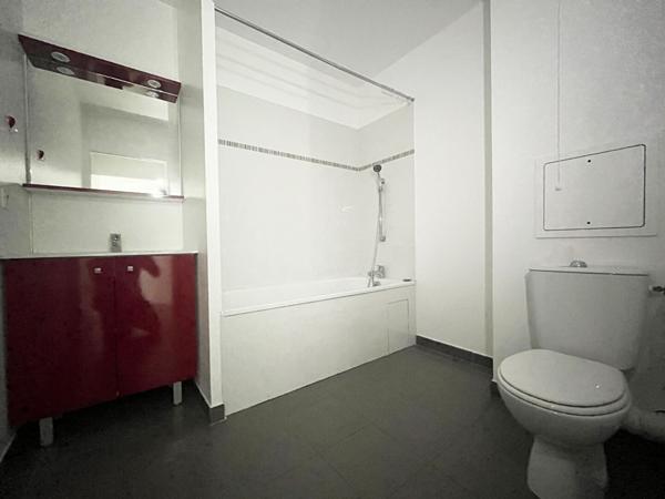 DOURDAN - Proche centre-ville, F2 avec jardin !