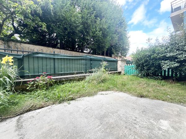 DOURDAN - Proche centre-ville, F2 avec jardin !