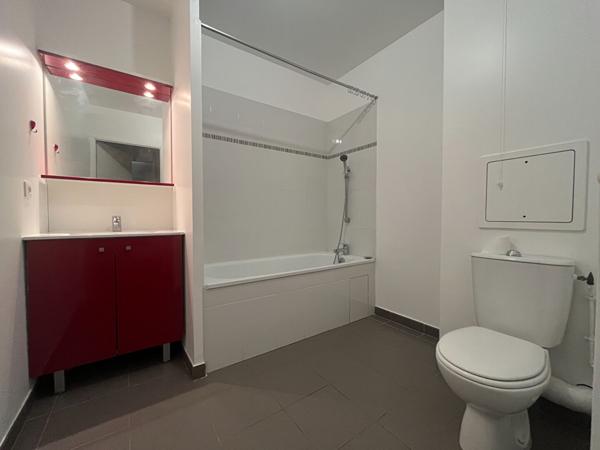 DOURDAN - Proche centre-ville, F2 avec jardin !