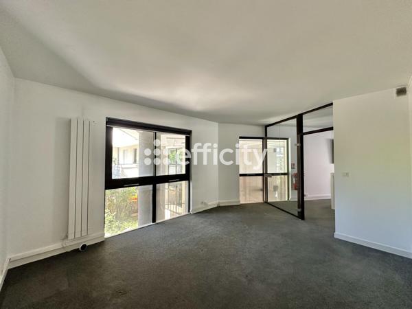Local Commercial
         3 pièces
        - 88 m² 501 975 € *