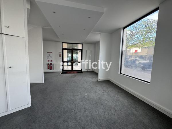 Local Commercial
         3 pièces
        - 88 m² 501 975 € *