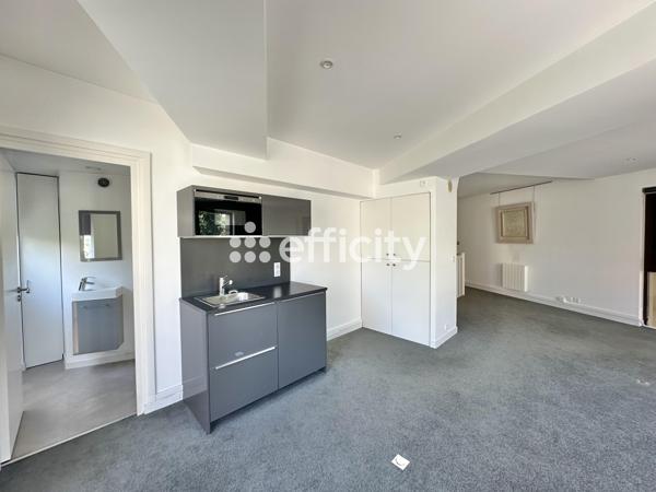 Local Commercial
         3 pièces
        - 88 m² 501 975 € *