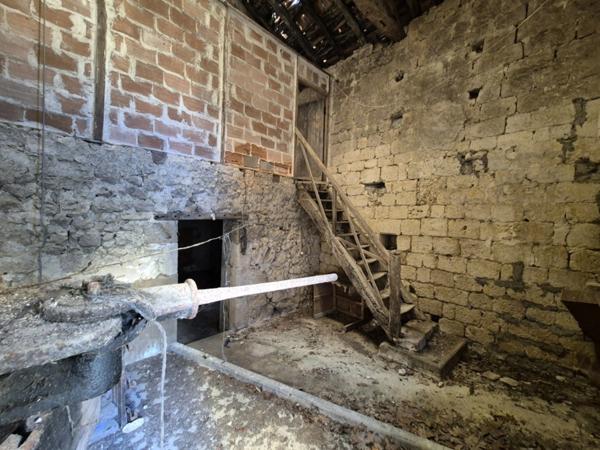 Belles pierres à rénover avec beau potentiel de 300m², CONDOM 32100