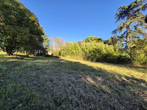 Belles pierres à rénover avec beau potentiel de 300m², CONDOM 32100