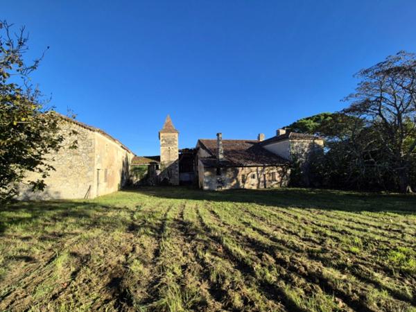 Belles pierres à rénover avec beau potentiel de 300m², CONDOM 32100