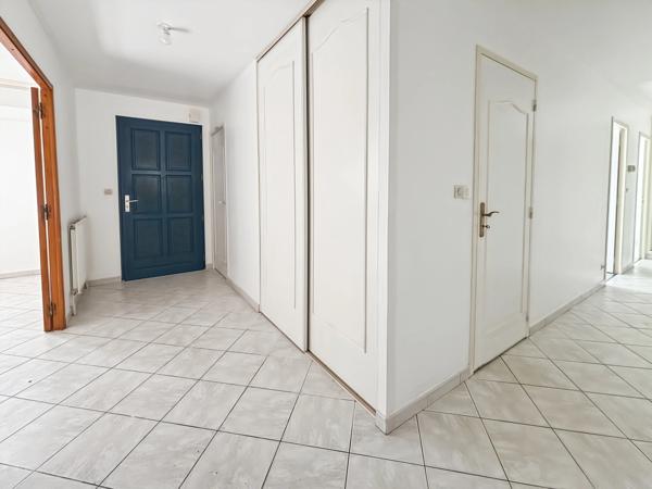Aux portes du Mans, pavillon sur sous-sol de 100 m² avec 3 chambres sur terrain de 2 226 m²