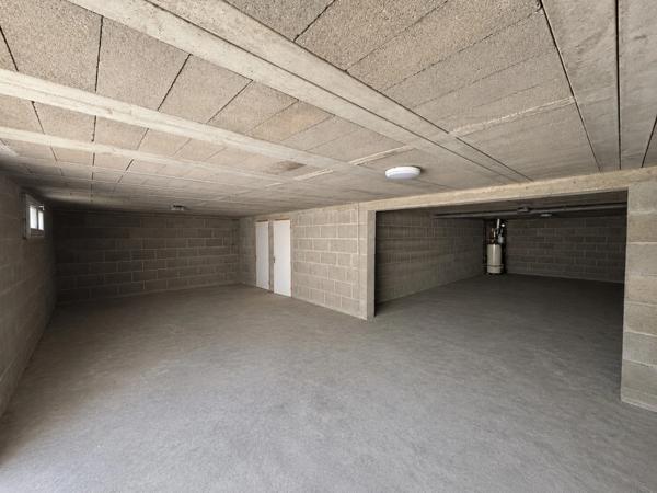 Aux portes du Mans, pavillon sur sous-sol de 100 m² avec 3 chambres sur terrain de 2 226 m²