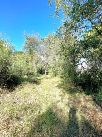 Terrain de 4 104 m²