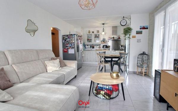 Appartement à vendre    4 pièces • 78,03 m2 Marseille 10