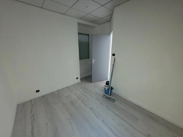 Local/bureau à vendre ALES (30) local professionnel entierement renové bureau / cabinet médical ou para-médicale 86m² environ au RDC